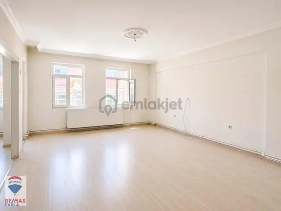 Re/max Parla'dan Çiftlik Caddesinde Satılık 3+1 Daire 2