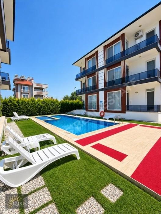 Ladies'den Havuzlu Sitede 2+1 Satılık Daire 1
