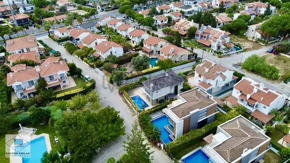 Alaçatı Çamlık Yol'a 50 Adım Tam Müstakil Havuzlu 4+1 Villa 2