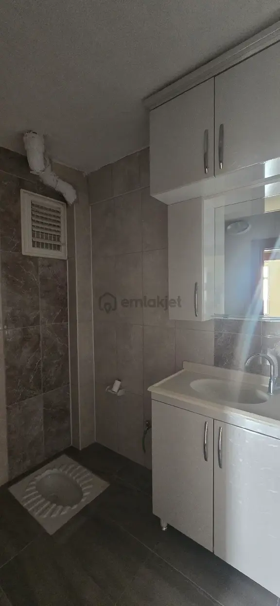 Kırşehir Merkez Medrese Mahallesinde Satılık 3+1 Daire 2
