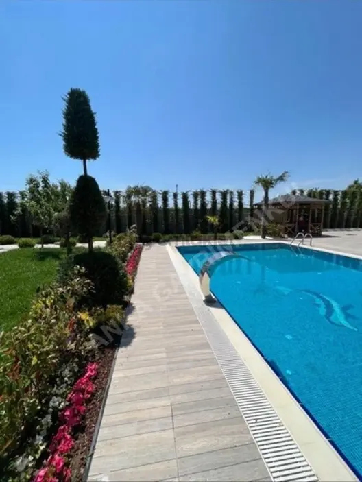 Silivri Gümüşyaka'da Havuzlu, Deniz Manzaralı 6+1 Villa 2