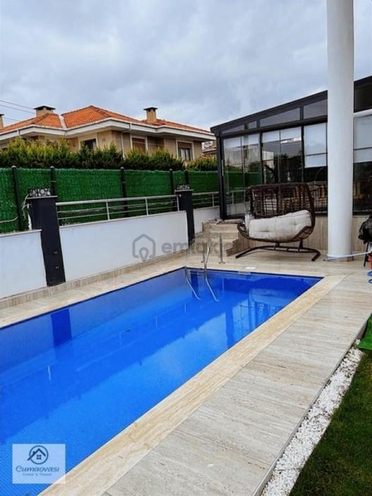 Cumaovası Emlak'tan Satılık Mustakil Havuzlu Villa 4+1 1