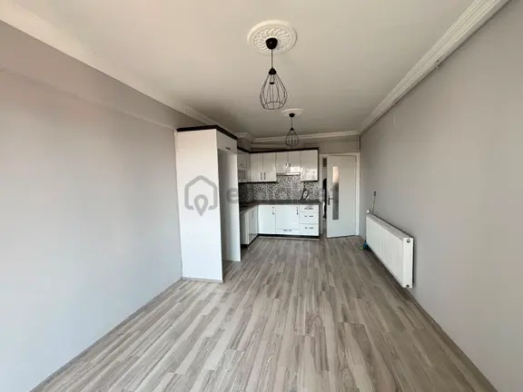 Merkezi Konumda Geniş 1+1 Kiralık Dubleks 2