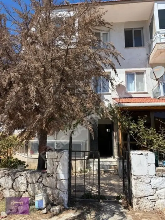 Yenifoça Narezende Eşyalı Kiralık 2+1 Ara Kat Daire 1