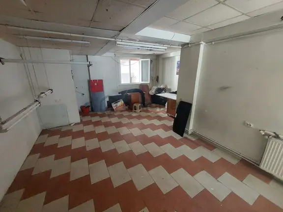 Ayışığından Molla Gürani Metrosuna Yakın 80 M2 Kiralık Dükkan 1