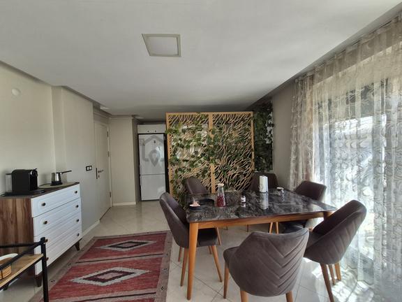 Kuşadası Deniz Manzaralı Büyük Teraslı Daire Eşyalı Satılıktır. 2