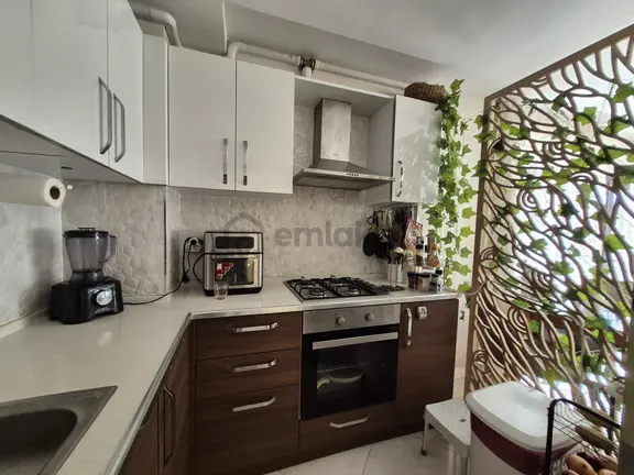 Kuşadası Deniz Manzaralı Büyük Teraslı Daire Eşyalı Satılıktır. 1