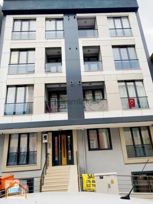 Ataşehir Fetih Mahallaesin De Emar Avm Yakın Konumda 2+1 1