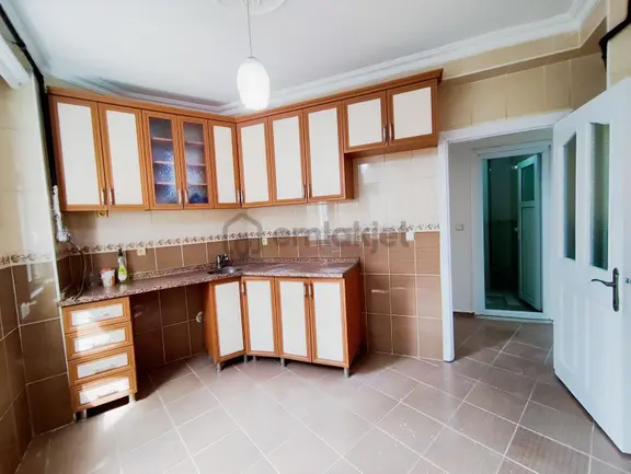 Bağcılar Yüzyılköprüsü Yanı Boyalı Geniş Ferah 90m2 Kiralık 2+1 2