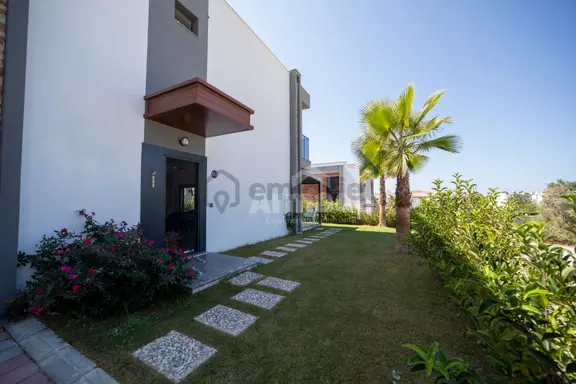 Kuşadası Karaova'da Plaja Yakın Satılık Tek Müstakil Sıfır Villa 1