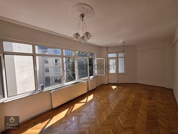 Azizoğlu Gayrimenkulden Üsküdar Zeynep Kamil Mah. Kiralık 2+1 Üçünçü Kat 1