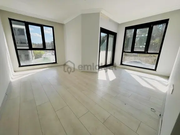 Sultançiftliği Mahallesinde Muhteşem Konumda Satılık 2+1 Daire 2