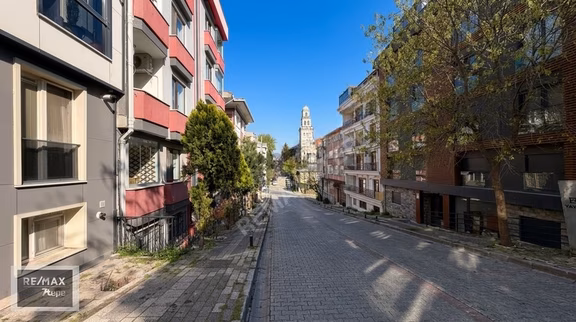 Üsküdar Selimiyede Hareme Yakın Konumda Satılık 2+1 Daire 2