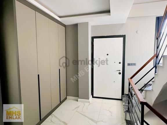 Nezih Bölgede Havuzlu, Otoparklı 4+1 Tripleks Villa 2