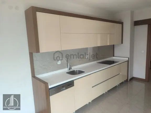 Oğuz Gezer'den Havuz Yanı Elit Bir Sitede Peyzajlı Teras Balkn 2