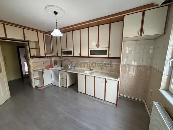 Zeytinköy Mah. Paü Ye 2dk Lık Mesafede Ara Kat 1