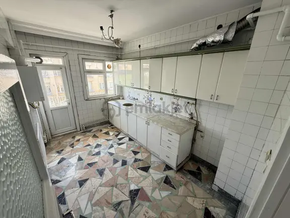 Vesta'dan Ara Kat Oldukça Bakımlı Asansörlü 3 Cepheli 3+1kiralık 1