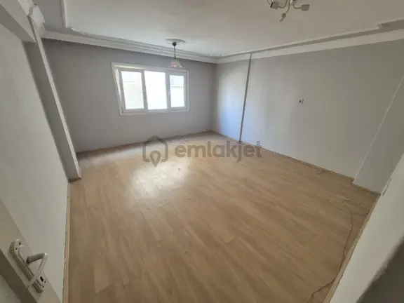 Yıldız Cad. 2+1 Asansörlü Arakat Kiralık Daire 1