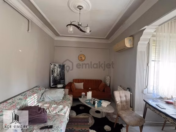 Üçyol Metro Yakını Bakımlı 2+1 Satılık Daire 1