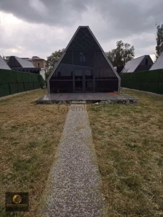 Ilıcada Eşyalı Uygun Satılık Bahçeli 2 Artı 1 Lüks Daire. 1