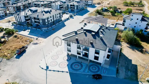 Redstonedan Zaferde Sıfır Full Eşyalı 1+1 Kat Cephe Seçenekli 1