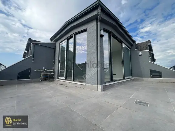 Çengelköy De 3 Bloklu Butik Sitede 6+2 Satılık Dublex 1
