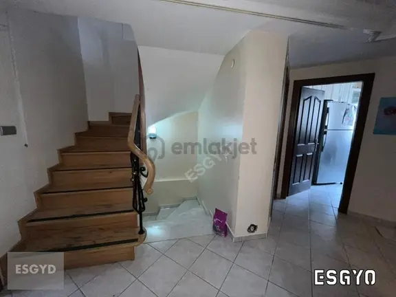 Esgyo'dan Batıkent Sağlıkkent Sitesinde 5+1 Satılık Villa 2