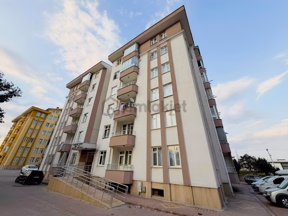 Akhüyük 4 Sitelerinde Ara Kat Geniş 3+1 Satılık Daire 2