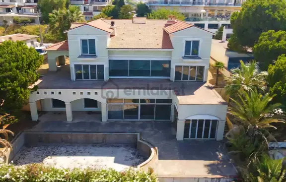 Kuşadası Nda Denize Sıfır Satılık Malikane 2
