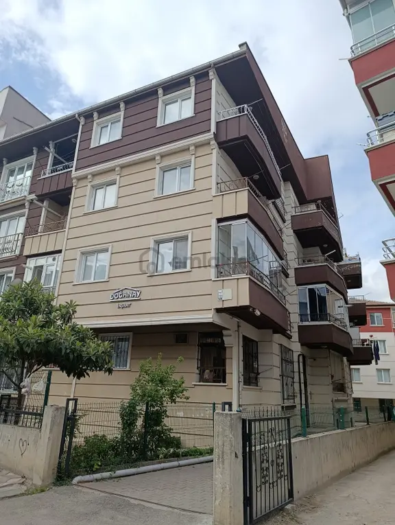 Mükemmel Konumda Kiralık Ara Kat 3+1 1