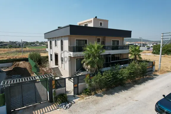 Menderes Oğlananasında 511 M² Arsa İçinde 311 M² Bahçeli Villa 1
