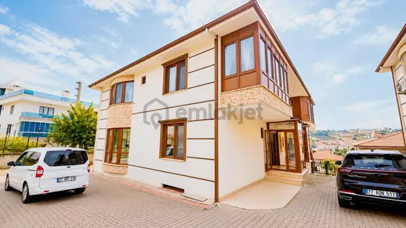 Yalova Merkez'de Site İçerisinde Kiralık Villa 1