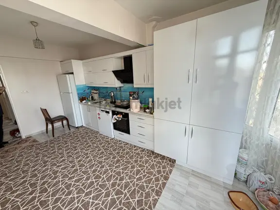 Karataş Mahallesinde Tramvaya Yakın 2+1 Kiralık Ara Kat Daire 2