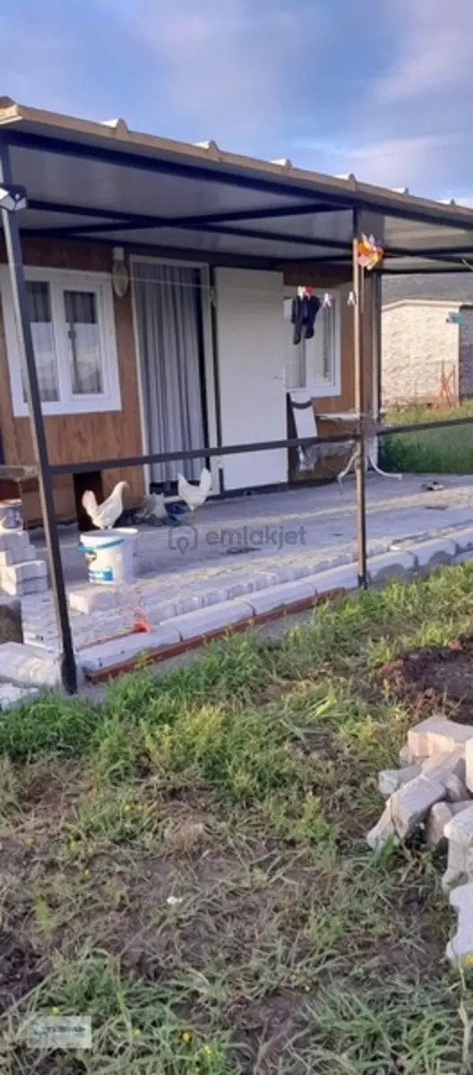 Helvacıda Prefabrik Evi Olan Satılık Arazi 2