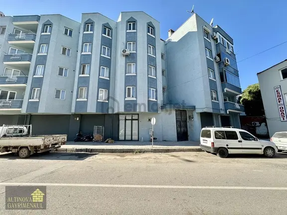 Altınova Merkezde 160 M2 + 30 M2 Teraslı 3+1 Satılık Daire 2