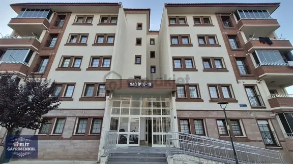Yeşilyurt Esnaf Toki'de Ara Kat Güney Cephe Yapılı Süper Daire 1