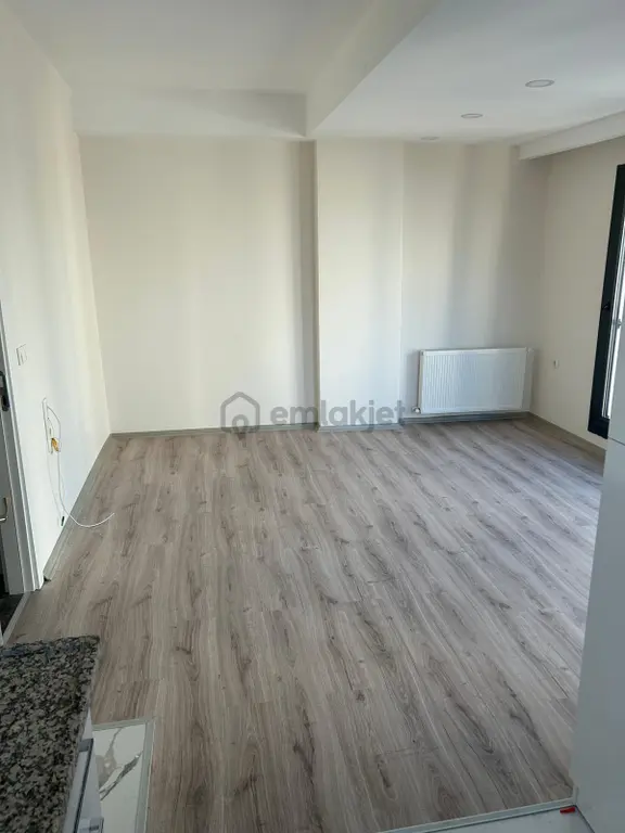 Adana Seyhan Baraj Yolunda Sıfır Binada Hasarsız Doğalgazlı 2+1 Boş Daire 2