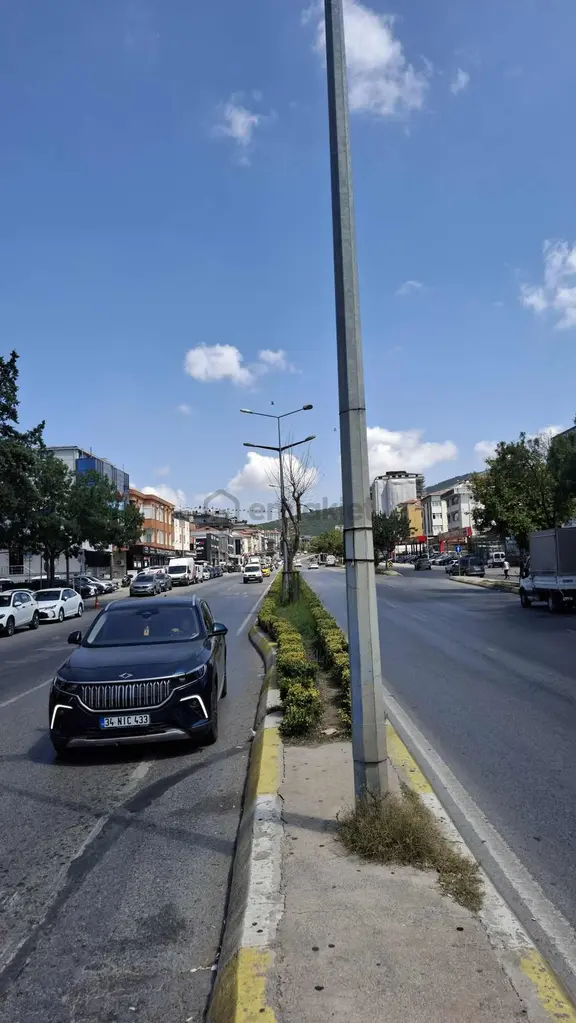 Önem Gayrimenkul Den Kayışdağı Cadde Üzeri 560 M Arsa 2