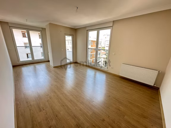 Şenesenevler 'de Minibüs'e,metroya Yakın 75m² Net Balkonlu 2+1 2