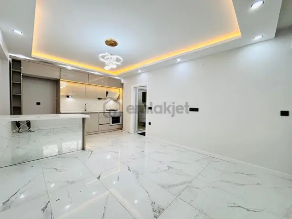 Yükselden Altınkumda 50 M² Şık Ada Mutfaklı 1+1 Satılık Daire 1