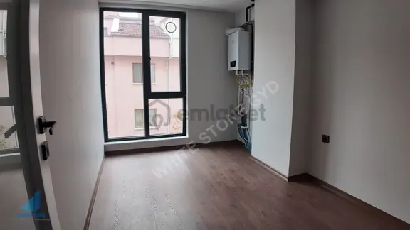 Ragıp Tüzün'de Metroya Yürüme Mesafesinde 2+1 Kiralık Daire 1