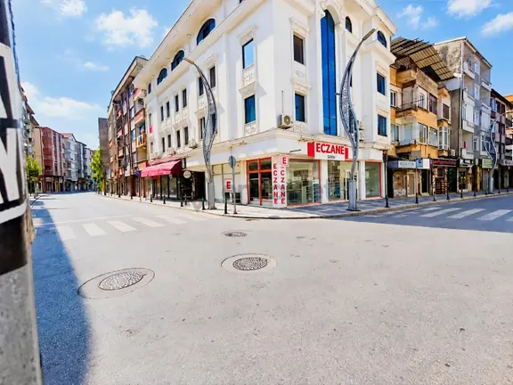 Eski Doğumevi Karşısı Kurulu Düzen 85 M² Kiralık Eczane Dükkanı 2