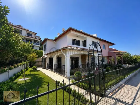 Kuşadası Bayraklıdedede Deniz Manzaralı 4+1 Satılık Villa 1