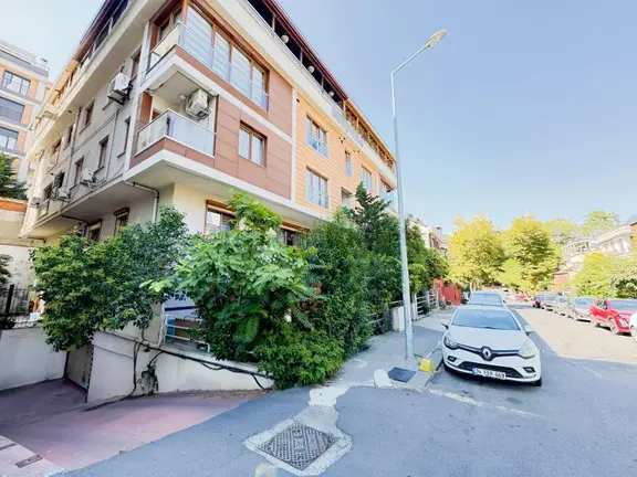 Halil Rıfat Paşa'da Kapalı Otoparklı Satılık 3+1 Daire 2