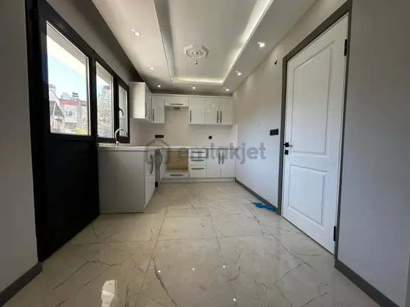 Yüksel'den Hekimzade'de İçi Yenilenmiş Kapalı Mutfak 1+1 Satılık Daire 1
