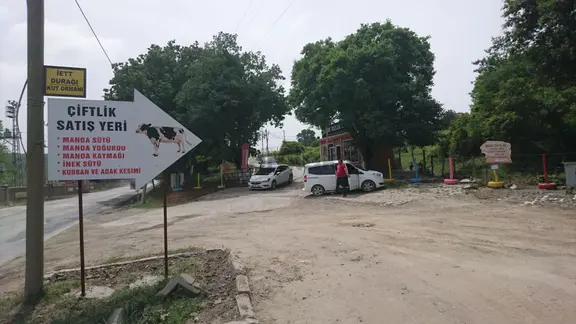 Göktürk Ağaçlı Da İçinde Depo Ve Çiftlik Olan Konut İmarlı Satılık Arsa 2