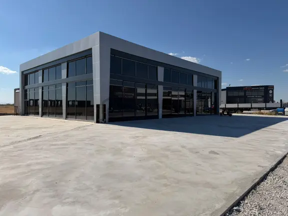 Çumra Çaybaşı Mah. Galericiler Sitesinde Satılık Dükkan 1