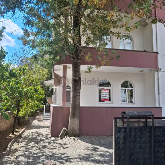 T.dağ Muratlı Kazımdirik Mah.de Bir Yoldan ,bir Yola Aydınlık,geniş 4+1 1.kat Daire Satılıktır. 1