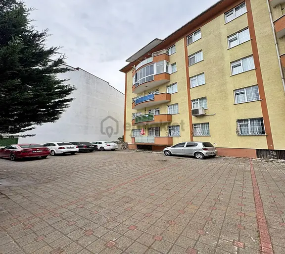 Sultanbeyli De Cadde Üzeri Açık Otoparklı 2+1 Satılık Daire 1