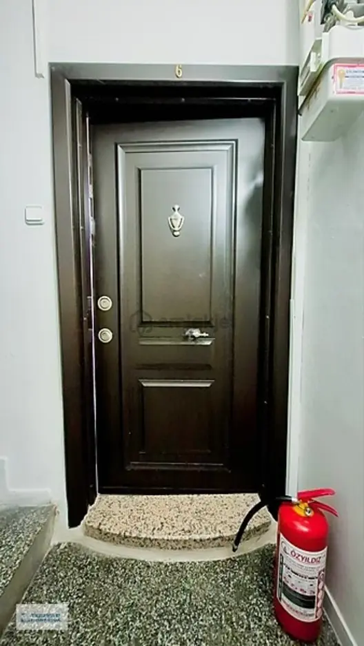 Bornova Küçükpark'da Doğalgaz Kombili 2+1 Satılık Daire 2